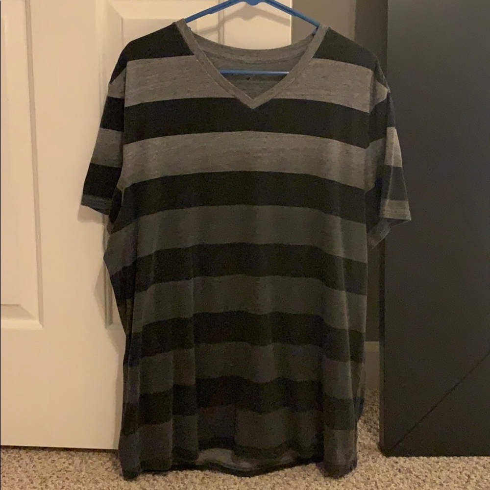 American Eagle V-neck